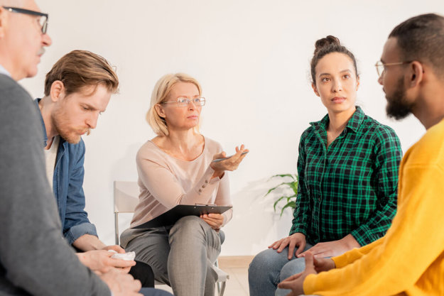 alcohol detox centers in florida therapy group meets at alcohol detox center in florida