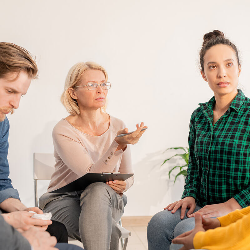 alcohol detox centers in florida therapy group meets at alcohol detox center in florida